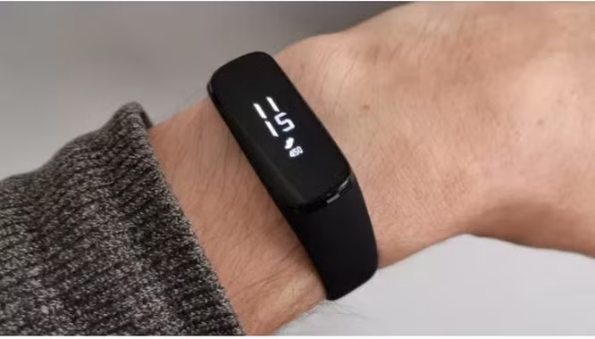 Cảm biến đo nhịp tim trên Samsung Galaxy Fit e hoạt động liên tục (Ảnh: Tech Radar)