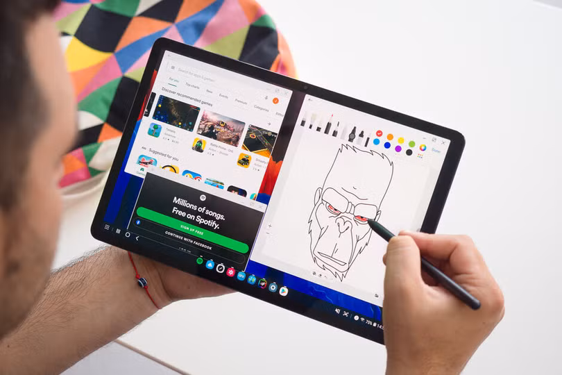 Bút S-Pen giúp cho việc vẽ, phác thảo trở nên dễ dàng (Ảnh: Tech Radar)