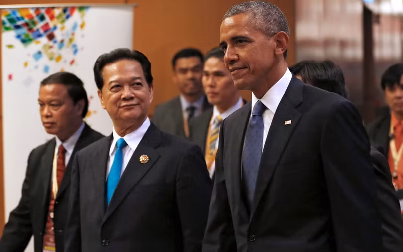 Thủ tướng Nguyễn Tấn Dũng (trái) và Tổng thống Barack Obama tại Hội nghị Cấp cao ASEAN lần 27 tại Malaysia - Ảnh: Reuters