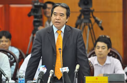 Thống đốc Nguyễn Văn Bình tại phiên chất vấn chiều 21/8/2012 về việc Bầu Kiên bị bắt. Ảnh:Nhật Minh Thống đốc Nguyễn Văn Bình tại phiên chất vấn chiều 21/8/2012 về việc Bầu Kiên bị bắt. Ảnh:Nhật Minh