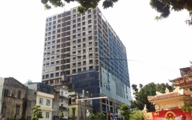 Việc xây dựng sai phép tại dự án cao ốc 8B Lê Trực đã gây bức xúc trong dư luận Thủ đô và cả nước.