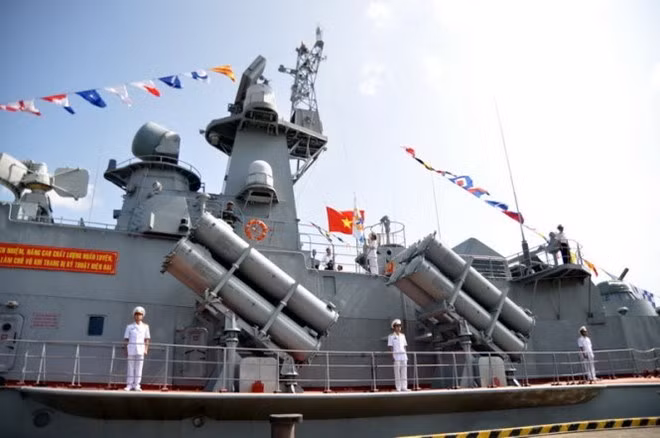 Tên lửa lắp trên tàu tấn công nhanh Molniya của hải quân Việt Nam Tên lửa lắp trên tàu tấn công nhanh Molniya của hải quân Việt Nam