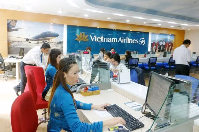 VNA cho biết phụ thu dịch vụ bán vé máy bay do đại lý và hành khách tự thoả thuận nhưng không vượt quá mức giá trần theo quy định
