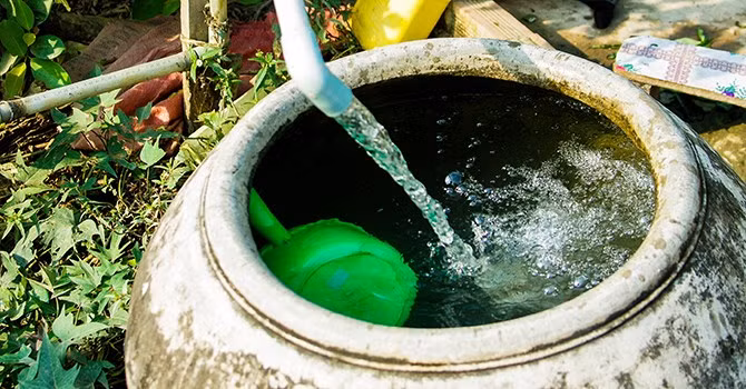 Thiếu nước, dân thủ đô hạn chế... tắm 