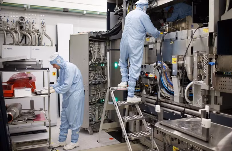 Chiến tranh công nghệ: ASML, Lam Research rút các kỹ sư Mỹ rời khỏi Trung Quốc (Ảnh: SCMP)