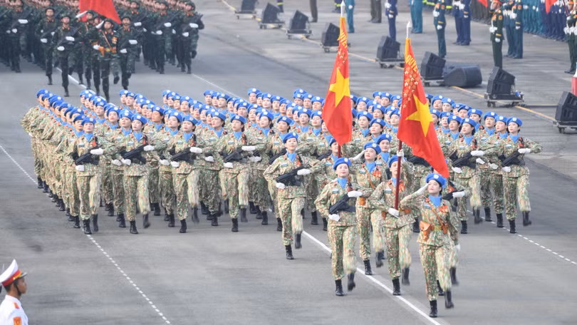 Các chủ đề tìm kiếm chủ yếu xoay quanh "diễu binh", "diễu hành", cùng với các biểu tượng thiêng liêng như "cờ đỏ sao vàng"...