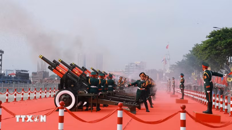 ban-phao-le-ky-niem-50-nam-1.jpg