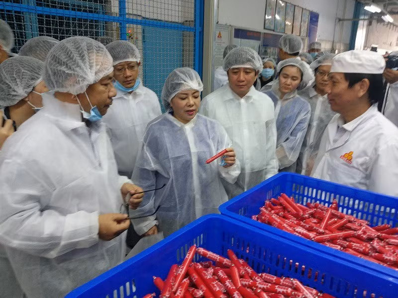 Bộ trưởng Y tế cùng đoàn công tác của bộ sáng 21/12. Nguồn: Bộ Y tế