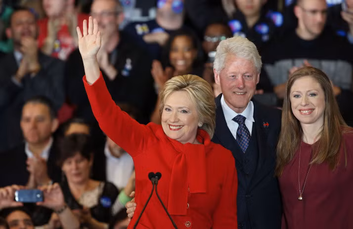 Bà Hillary Clinton và gia đình.