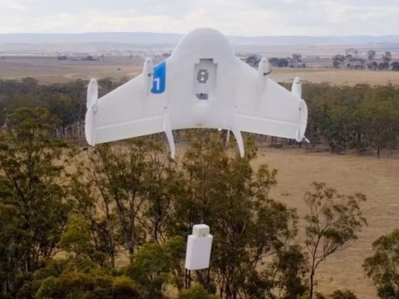 Google X Project Wing là dự án chuyển phát dùng máy bay không người lái. Google X Project Wing là dự án chuyển phát dùng máy bay không người lái.