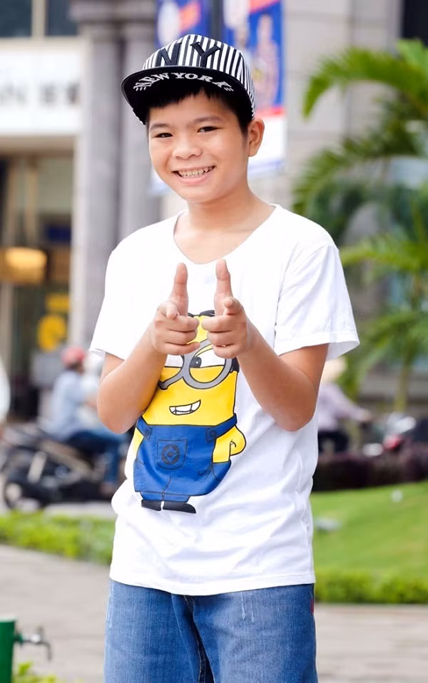 Quán quân Giọng hát Việt nhí 2013 Quang Anh. Quán quân Giọng hát Việt nhí 2013 Quang Anh.