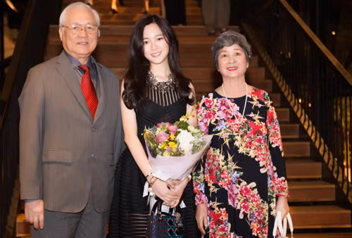 Anh Sa bên ông bà ngoại. Anh Sa bên ông bà ngoại.