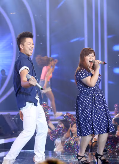 Top hai cuộc thi cùng trình diễn bản mashup "Shine your light - Stronger". Ca sĩ Uyên Linh khi được phỏng vấn trong đêm này đã cho biết cô nhắn tin bình chọn cho Bích Ngọc. Trong khi đó, giám khảo Quang Dũng nhắn tin cho cả hai thí sinh. Top hai cuộc thi cùng trình diễn bản mashup "Shine your light - Stronger". Ca sĩ Uyên Linh khi được phỏng vấn trong đêm này đã cho biết cô nhắn tin bình chọn cho Bích Ngọc. Trong khi đó, giám khảo Quang Dũng nhắn tin cho cả hai thí sinh.