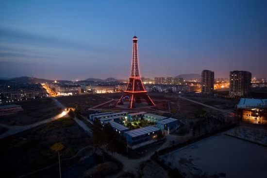 Phiên bản tháp Eiffel ‘nhái lại’, được xây năm 2007, có khả năng chứa 10.000 người 