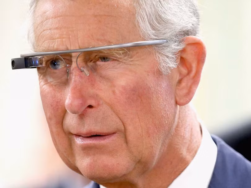 Google Glass hứa hẹn mang lại cuộc sống thông minh hơn cho mỗi cá nhân, tuy nhiên vấn đề về quyền riêng tư đã khiến Google phải trì hoãn kế hoạch của mình. Dù vậy, công ty vẫn chưa hoàn toàn từ bỏ Glass. Google Glass hứa hẹn mang lại cuộc sống thông minh hơn cho mỗi cá nhân, tuy nhiên vấn đề về quyền riêng tư đã khiến Google phải trì hoãn kế hoạch của mình. Dù vậy, công ty vẫn chưa hoàn toàn từ bỏ Glass.