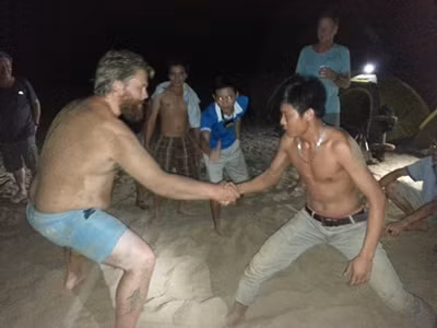 150 porter theo hãng truyền hình ABC vào hang Sơn Đoòng để làm gì? ảnh 7
