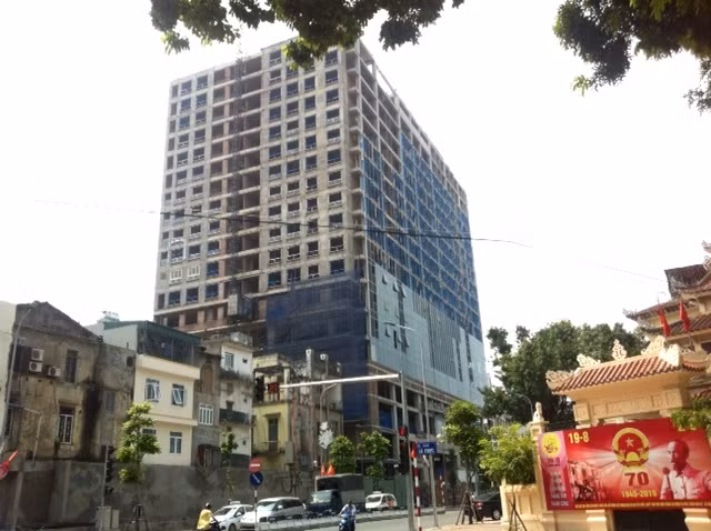 Trong tổng số 64 căn hộ thuộc khối chung cư của dự án 8B Lê Trực đã bán gần hết với giá 75 - 81 triệu đồng/m2.