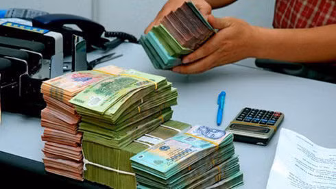 4 tháng, chi vượt thu hơn 53.000 tỉ đồng