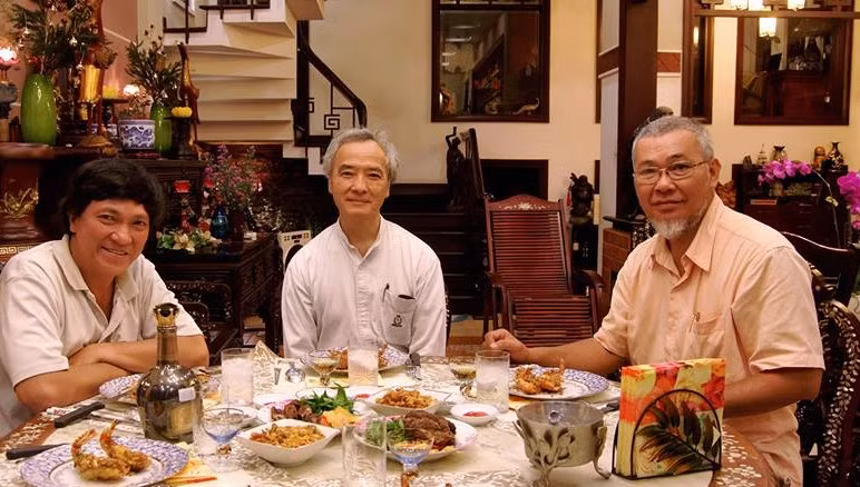GS Ngô Vĩnh Long (ngồi giữa) nhận định: "Việt Nam có vị trí quan trọng trong bản đồ chiến lược của Mỹ tại Biển Đông