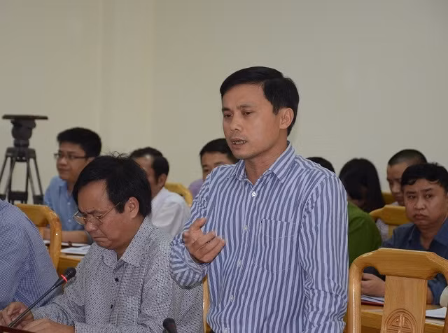 Phó Giám đốc Sở NN&PTNN Thừa Thiên Huế đặt nghi vấn về tàu nước ngoài. Phó Giám đốc Sở NN&PTNN Thừa Thiên Huế đặt nghi vấn về tàu nước ngoài.
