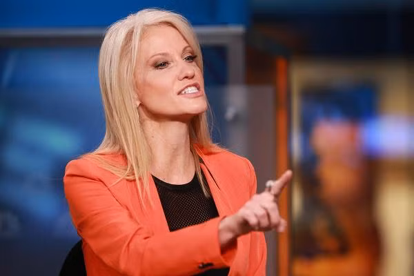 Bà Kellyanne Conway.