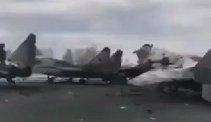 Những chiếc MiG-29 của Ukraine bị phá hủy trên đường băng (Ảnh: Military Watch Magazine) Những chiếc MiG-29 của Ukraine bị phá hủy trên đường băng (Ảnh: Military Watch Magazine)