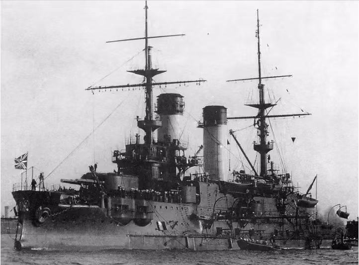 Thiết giáp hạm Hoàng gia Nga Borodino tại Kronshtadt gần St.Petersburg vào tháng 8 năm 1904 (Ảnh: Business Insider)