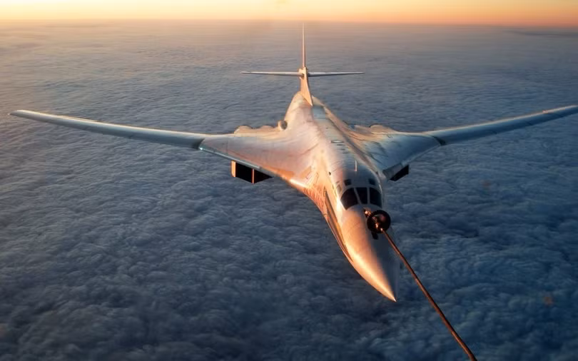Máy bay ném bom Tu-160