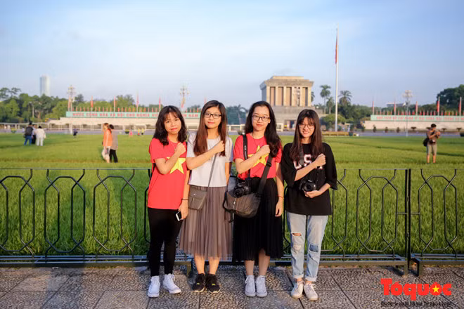 Và nhiều bạn trẻ đầy nhiệt huyết, những chủ nhân tương lai của đất nước.