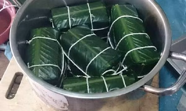 Nồi bánh chưng Đức gói níu chút tết từ quê nhà.