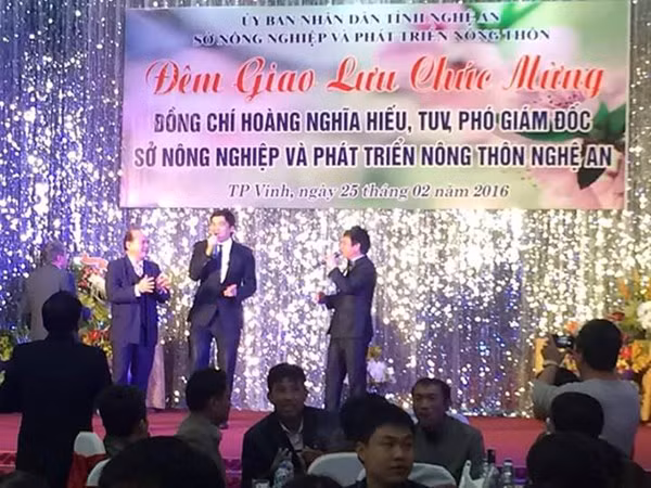 Đêm giao lưu chúc mừng của Sở Nông nghiệp Nghệ An cho thấy rất nhiều khách. Đêm giao lưu chúc mừng của Sở Nông nghiệp Nghệ An cho thấy rất nhiều khách.