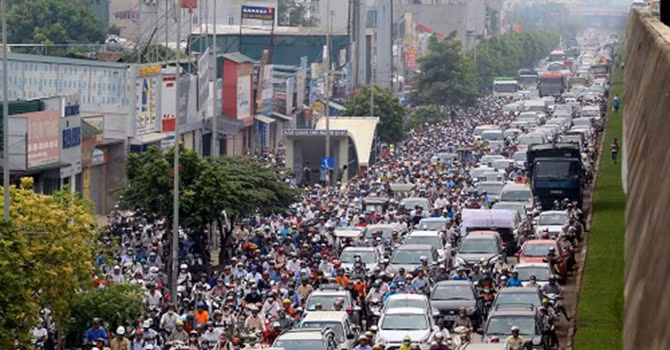 Cảnh tắc đường thường thấy tại Hà Nội. Ảnh:Bá Đô.