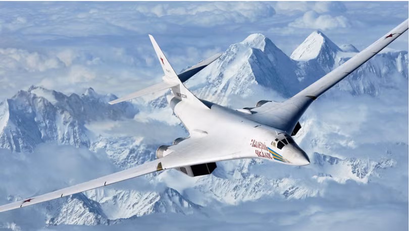 Tu-160 trong chuyến bay thử nghiệm (Ảnh: RBTH) Tu-160 trong chuyến bay thử nghiệm (Ảnh: RBTH)