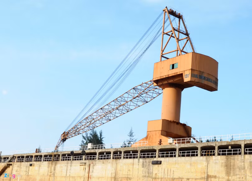Cận cảnh nhà máy đóng tàu vật lộn giữa 'núi nợ nần' hình ảnh 2 Can canh nha may dong tau vat lon giua 'nui no nan' hinh anh 2