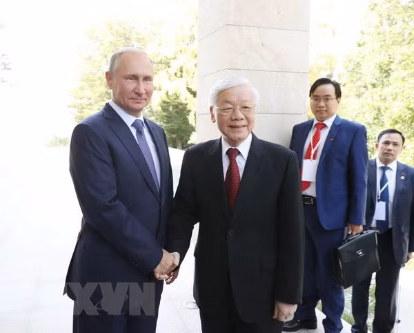 Tổng thống Liên bang Nga Vladimir Putin đón Tổng Bí thư Nguyễn Phú Trọng. Ảnh: TTXVN