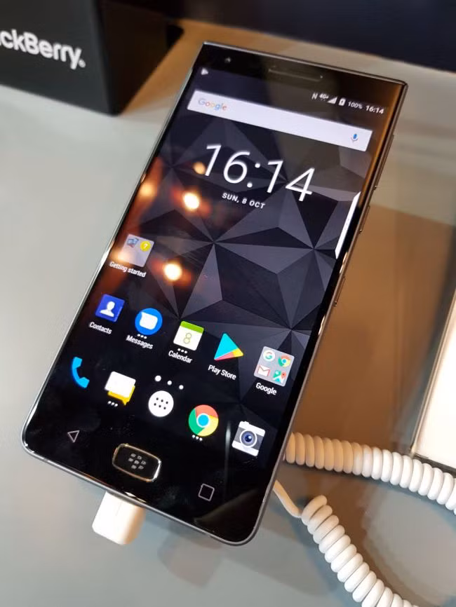 TCL (BlackBerry) công bố mẫu điện thoại thông minh mới nhất BlackBerry Motion ảnh 2