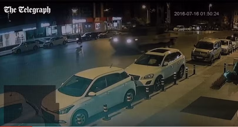 Hình ảnh cắt từ Clip (Telegraph).