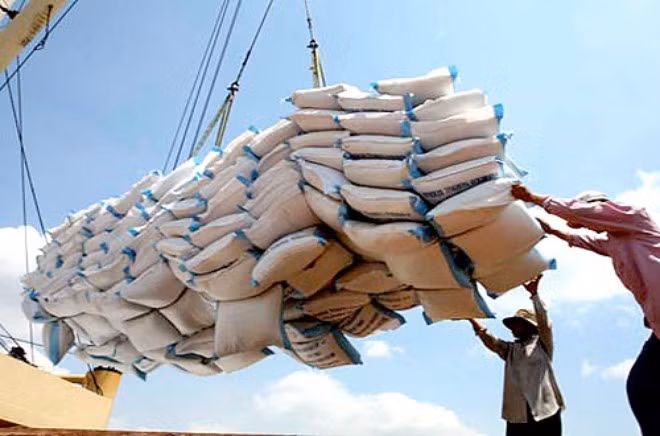 Xem xét bỏ thuế GTGT 5% với gạo tiêu dùng trong nước