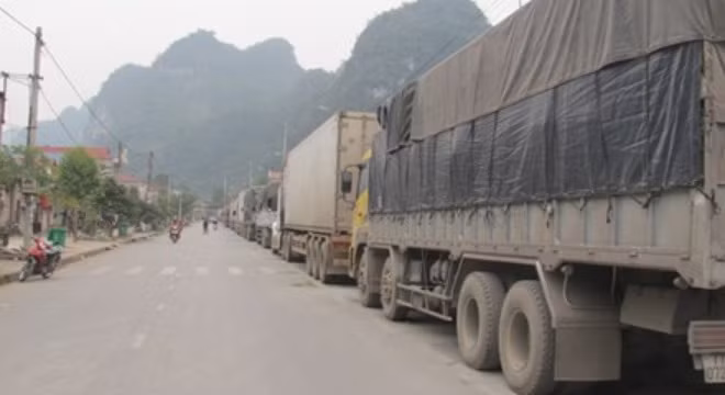 Lại dồn ứ hàng hoa quả xuất sang Trung Quốc