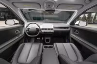 E-GMP: Đây là nền tảng phát triển xe điện độc quyền của Hyundai Motor thông qua cách thức module hóa và tiêu chuẩn hóa, có thể đáp ứng nhanh hơn nhu cầu ngày càng đa dạng của thị trường. Toàn bộ các mẫu xe điện của Hyundai Motor hiện nay như IONIQ 5, IONIQ 6 và IONIQ 7 sắp ra mắt cho đến các mẫu xe điện của Genesis cũng đều được xây dựng trên nền tảng này. E-GMP này cho phép xe tối đa hóa sức mạnh cũng như đặc tính sản phẩm mà nhà sản xuất hướng đến trong phân khúc; nó cũng đảm bảo sự an toàn của hành khách trong một thân xe có khả năng bảo vệ cao, đồng thời cung cấp không gian rộng rãi vượt trội.