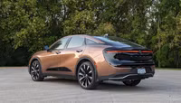 Đánh giá nội thất của Toyota Crown 2024: Đẹp nhưng không hoàn toàn sang trọng ảnh 3