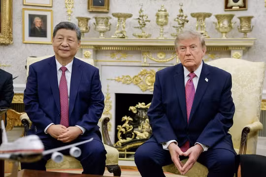 Hai nhà lãnh đạo gặp nhau sáng 24/9 tại Phòng Bầu dục trong Nhà Trắng. Ảnh: Reuters.