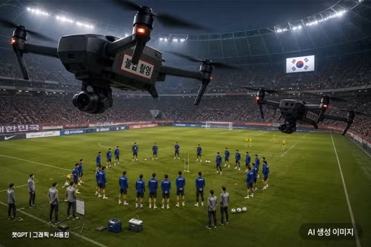 Ảnh do AI tạo ra đăng trên báo Hàn Quốc giễu cợt vụ việc đội nhà tập luyện bị drone lạ quay trộm. Ảnh: Sohu.