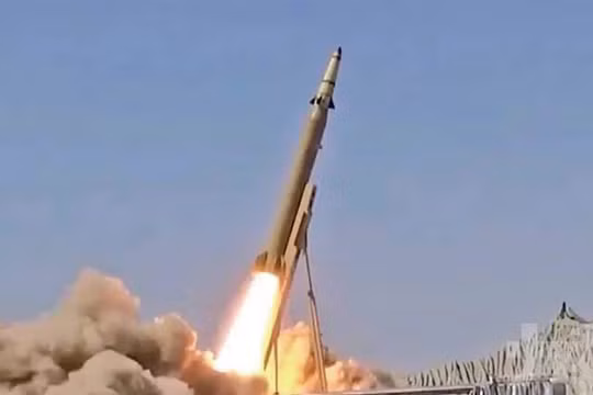 Hình ảnh do truyền thông Iran công bố về phóng thử nghiệm tên lửa "Qassem Basir" mới. Ảnh: China.com.