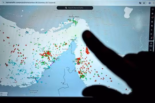 Sau khi Iran tuyên bố phong tỏa eo Hormuz, hầu như tàu bè không còn qua lại được nữa. Ảnh: AFP/LTN.
