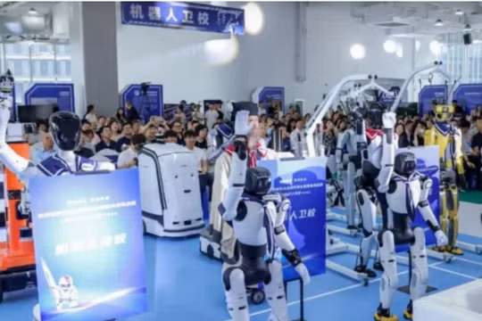 Quang cảnh lễ khai giảng. Ảnh: Singtao.