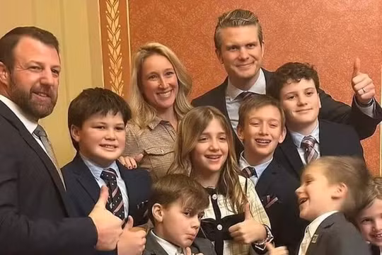 Ông Pete Hegseth đưa toàn bộ gia đình 8 người đi theo trong chuyến thăm Pháp gây tranh cãi về chi phí và bảo vệ. Ảnh: Reuters.