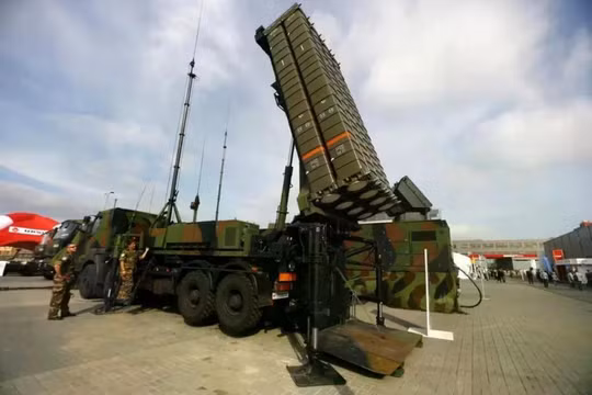 Hệ thống Sky Guardian sử dụng hệ thống SAMP/T (Mamba) của châu Âu với tên lửa phòng không Aster, có thể đánh chặn tên lửa đạn đạo chiến thuật và tên lửa hành trình. Ảnh: CNR.