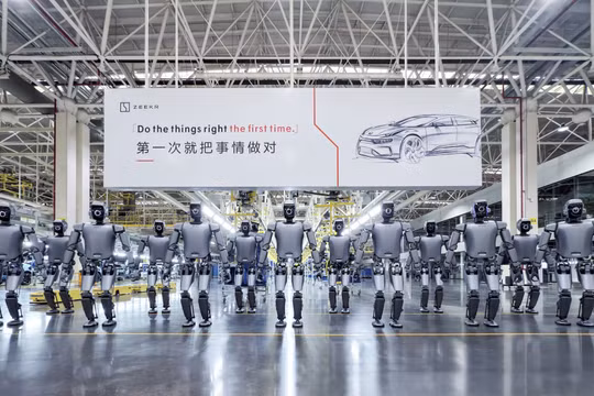 Trung Quốc đặt mục tiêu triển khai ít nhất 10.000 robot AI thương mại trong năm nay. Ảnh: FT.