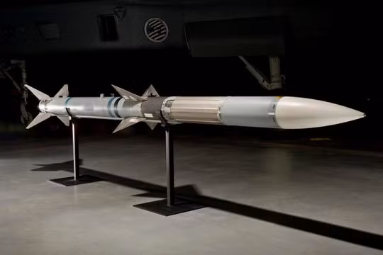Đạn tên lửa AMRAAM (mẫu không đối không AIM-120) hiện đang được quân đội Mỹ và nhiều nước Phương Tây sử dụng. Ảnh: Wiki.